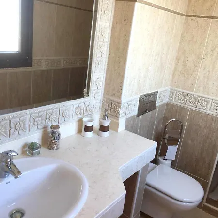 Сasa de vacaciones 2 Bedrooms House With Sea View Shared Pool And Furnished Terrace At Corralejo